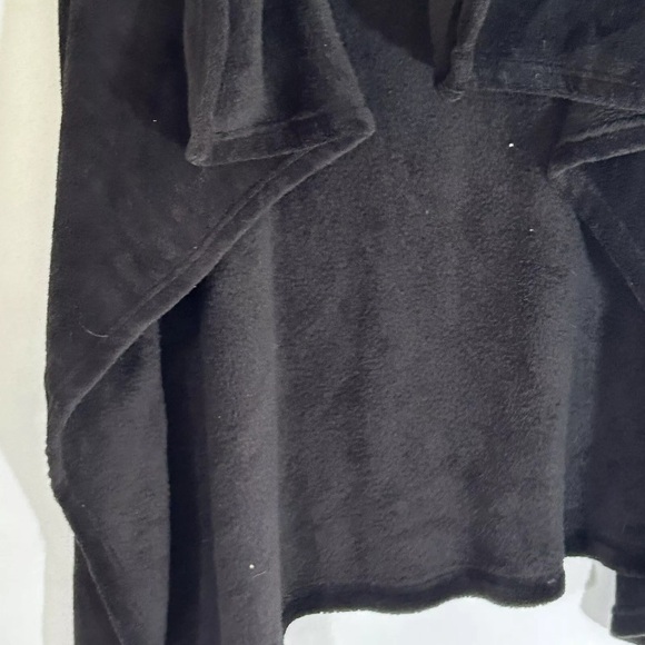 Angry bird bomb bird black hooded throw blanket - Picture 4 of 6